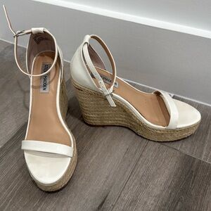 STEVE MADDEN PATENT WHITE WEDGE SANDALS